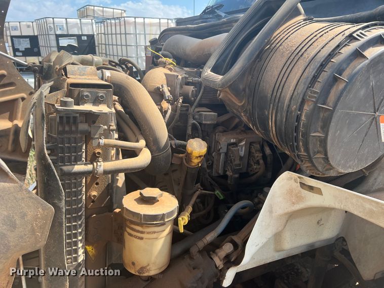 image for item DR5740 2011 International TranStar 8600  semi truck