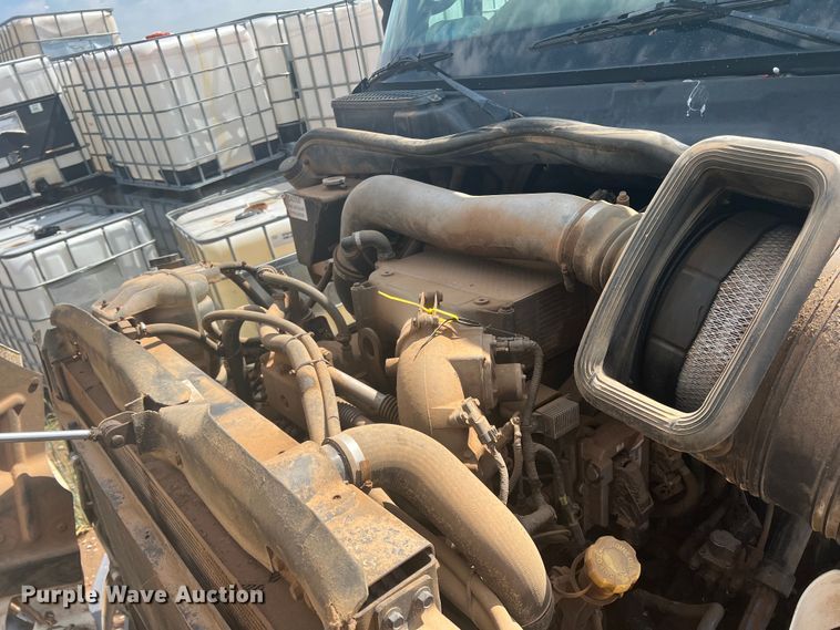 image for item DR5740 2011 International TranStar 8600  semi truck