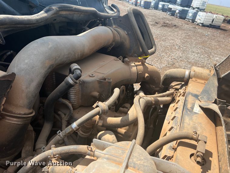 image for item DR5740 2011 International TranStar 8600  semi truck