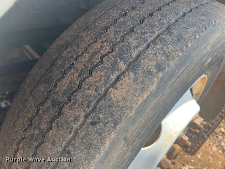 image for item DR5740 2011 International TranStar 8600  semi truck