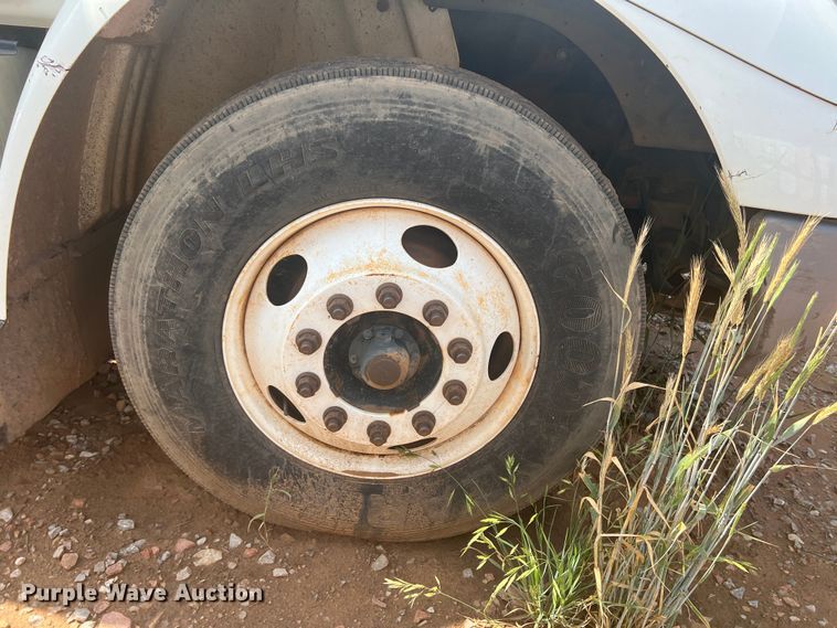 image for item DR5740 2011 International TranStar 8600  semi truck