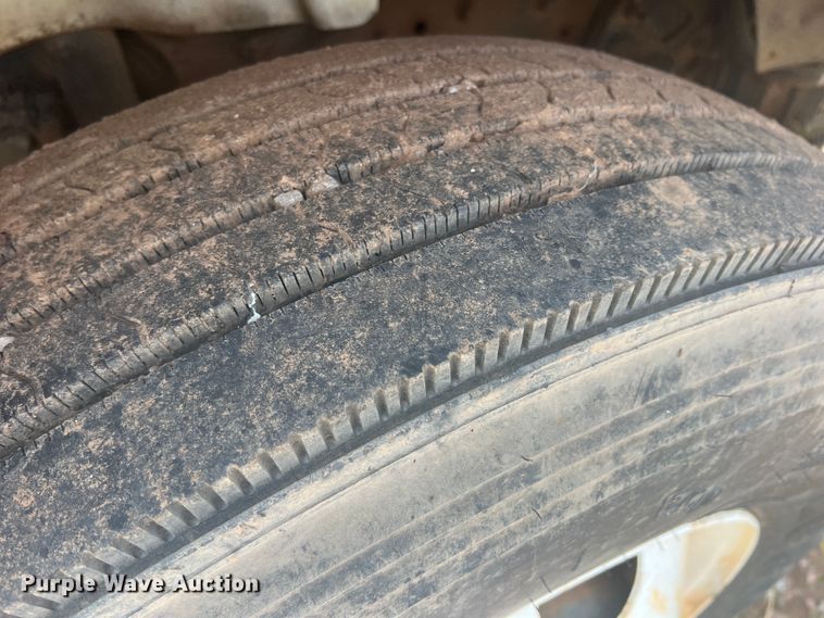 image for item DR5740 2011 International TranStar 8600  semi truck