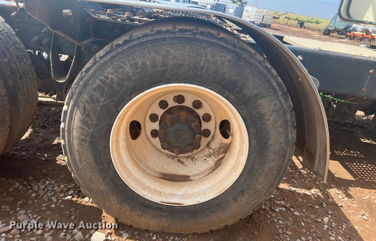 image for item DR5740 2011 International TranStar 8600  semi truck