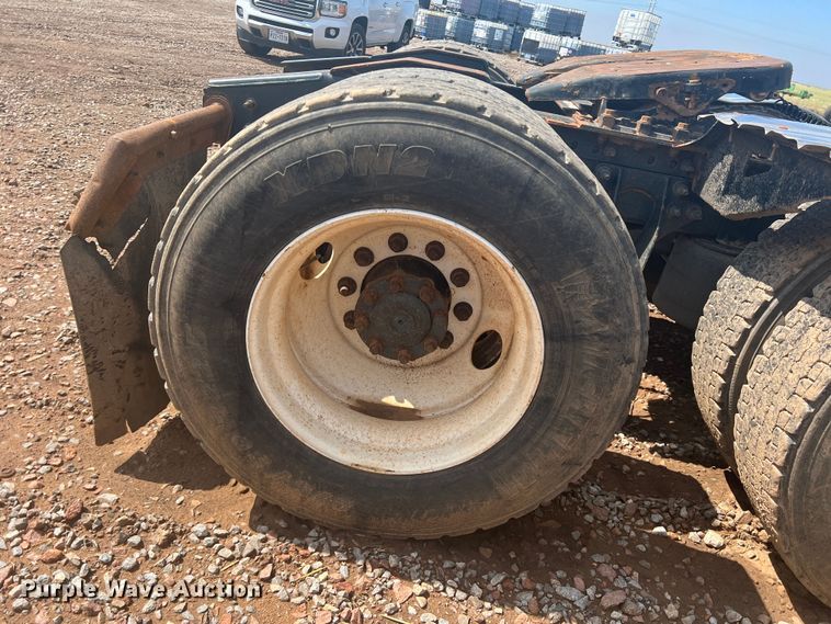 image for item DR5740 2011 International TranStar 8600  semi truck