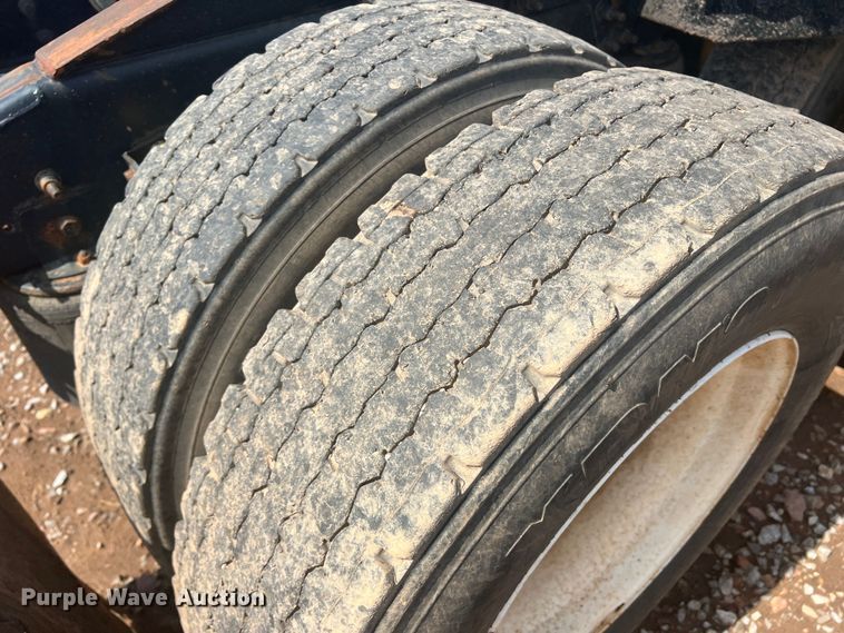 image for item DR5740 2011 International TranStar 8600  semi truck