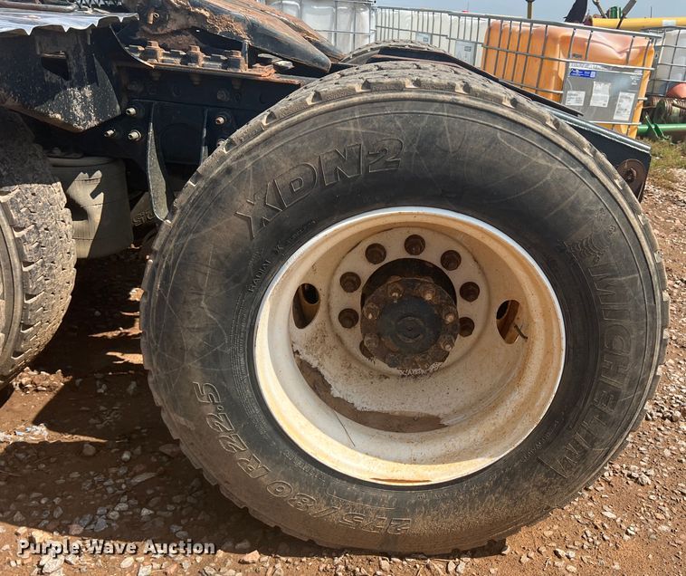 image for item DR5740 2011 International TranStar 8600  semi truck