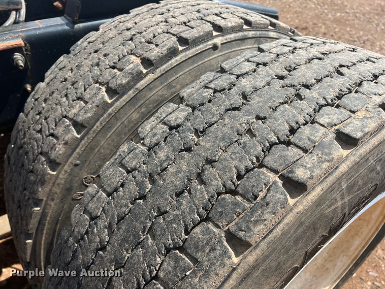 image for item DR5740 2011 International TranStar 8600  semi truck