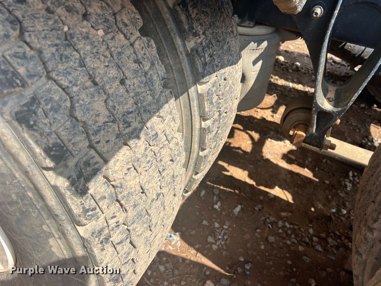 image for item DR5740 2011 International TranStar 8600  semi truck