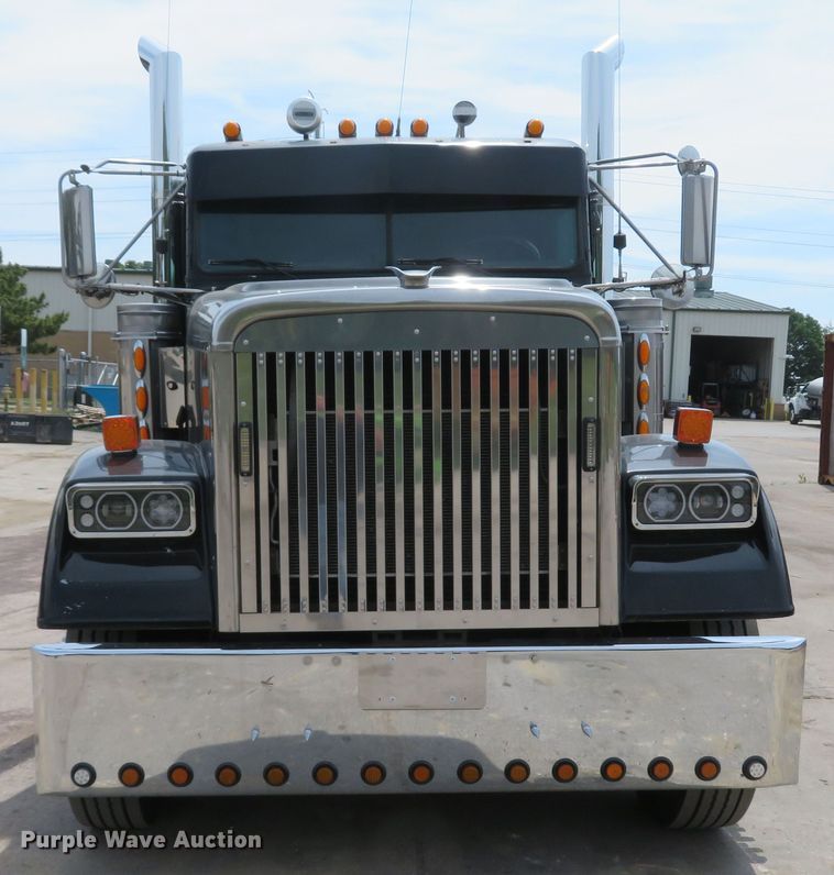 image for item FB9846 2004 Freightliner Classic 120  semi truck