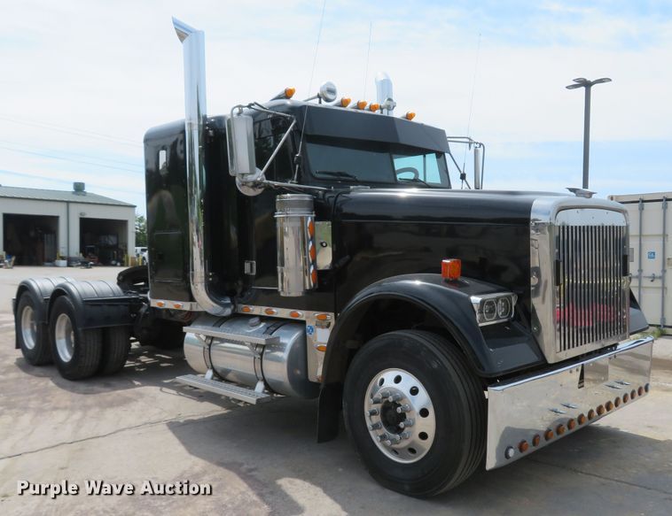 image for item FB9846 2004 Freightliner Classic 120  semi truck