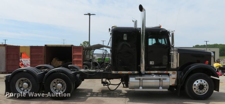 image for item FB9846 2004 Freightliner Classic 120  semi truck