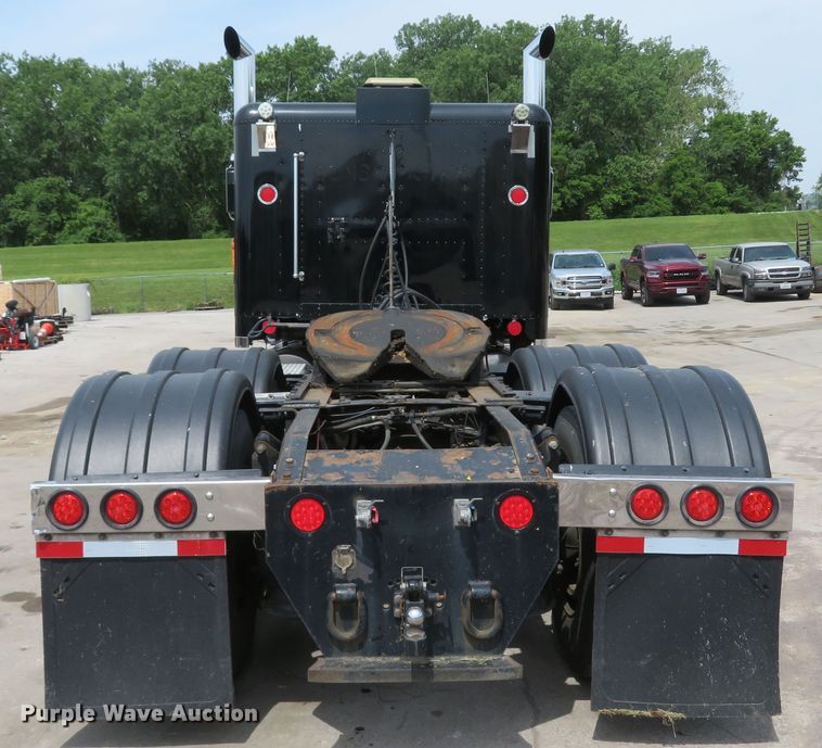 image for item FB9846 2004 Freightliner Classic 120  semi truck