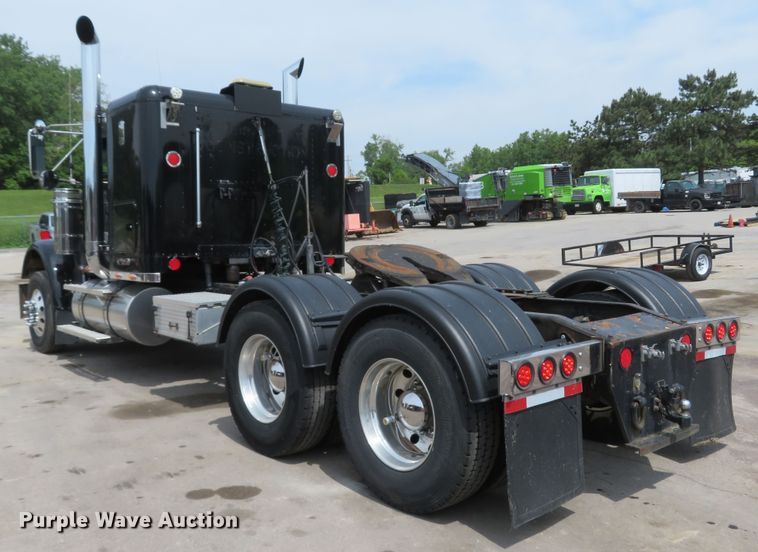 image for item FB9846 2004 Freightliner Classic 120  semi truck