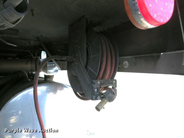 image for item FB9846 2004 Freightliner Classic 120  semi truck