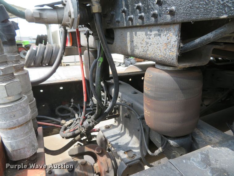 image for item FB9846 2004 Freightliner Classic 120  semi truck