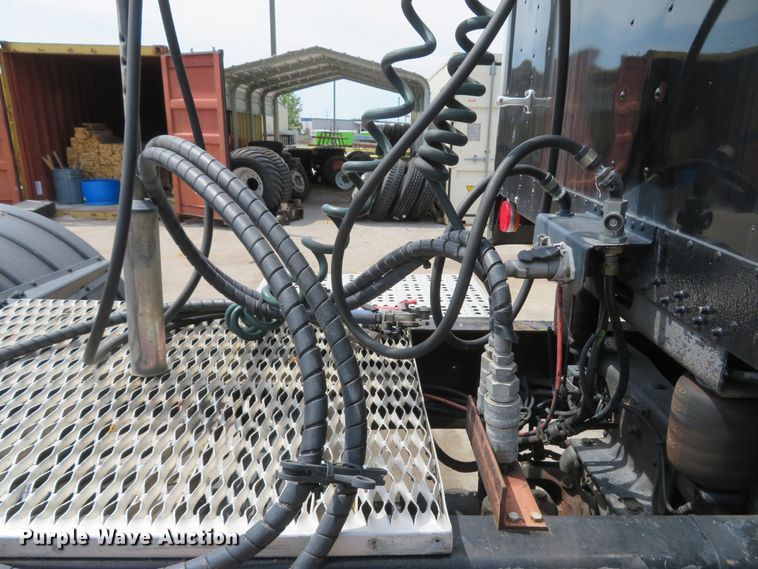 image for item FB9846 2004 Freightliner Classic 120  semi truck