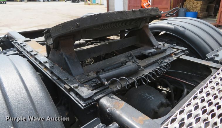 image for item FB9846 2004 Freightliner Classic 120  semi truck