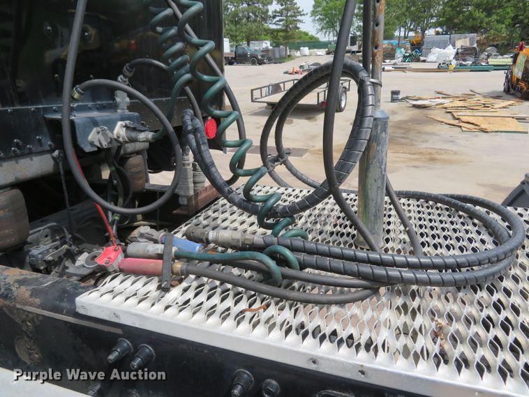 image for item FB9846 2004 Freightliner Classic 120  semi truck