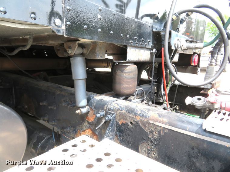 image for item FB9846 2004 Freightliner Classic 120  semi truck