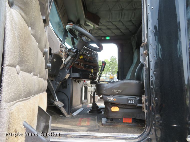 image for item FB9846 2004 Freightliner Classic 120  semi truck