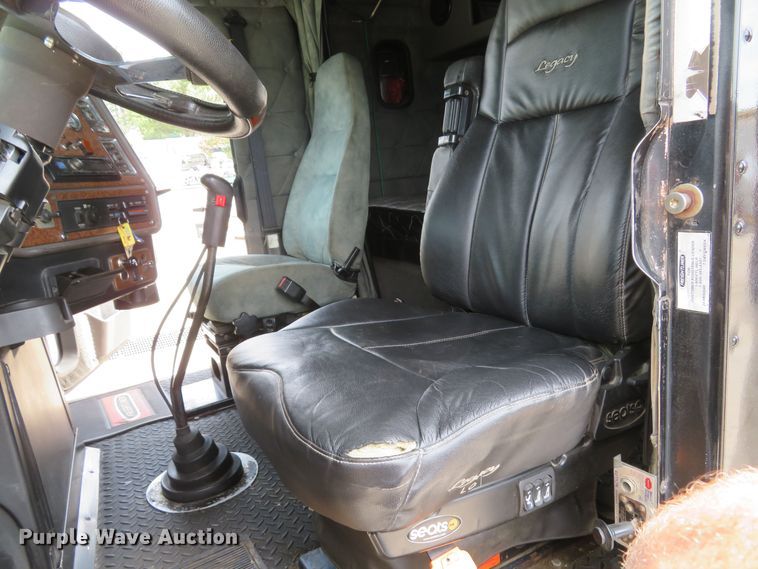 image for item FB9846 2004 Freightliner Classic 120  semi truck