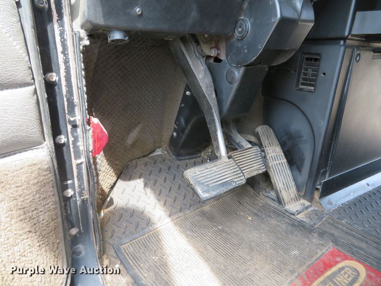 image for item FB9846 2004 Freightliner Classic 120  semi truck