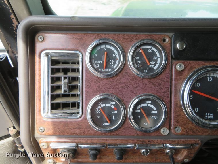 image for item FB9846 2004 Freightliner Classic 120  semi truck