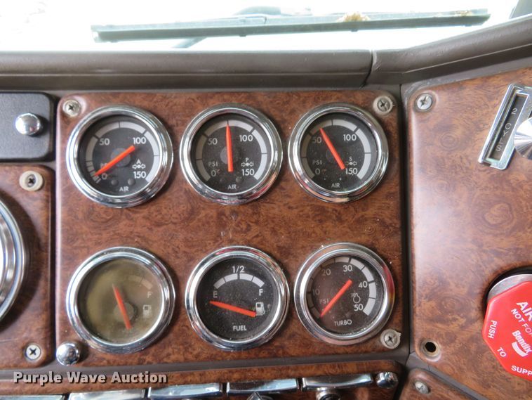 image for item FB9846 2004 Freightliner Classic 120  semi truck