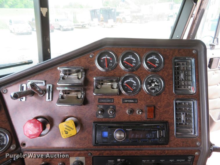 image for item FB9846 2004 Freightliner Classic 120  semi truck