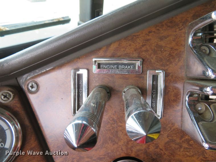 image for item FB9846 2004 Freightliner Classic 120  semi truck