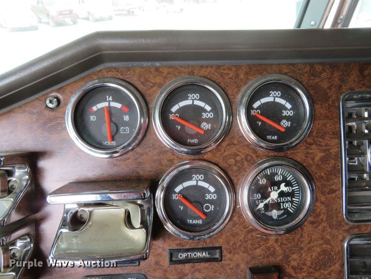 image for item FB9846 2004 Freightliner Classic 120  semi truck