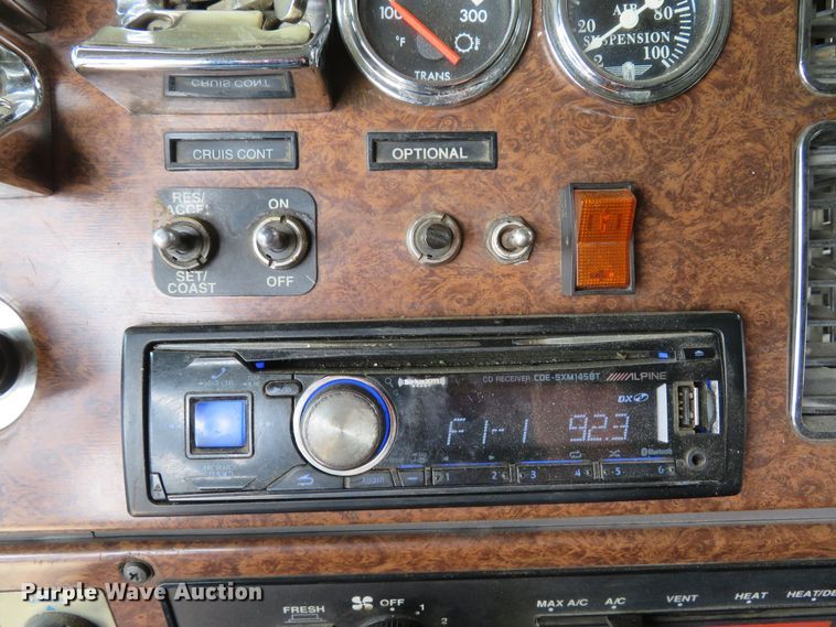 image for item FB9846 2004 Freightliner Classic 120  semi truck