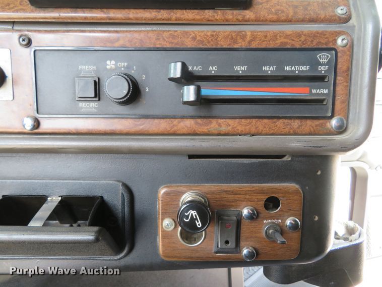 image for item FB9846 2004 Freightliner Classic 120  semi truck