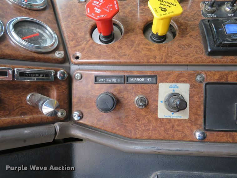 image for item FB9846 2004 Freightliner Classic 120  semi truck