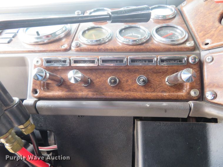 image for item FB9846 2004 Freightliner Classic 120  semi truck