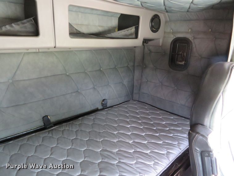 image for item FB9846 2004 Freightliner Classic 120  semi truck