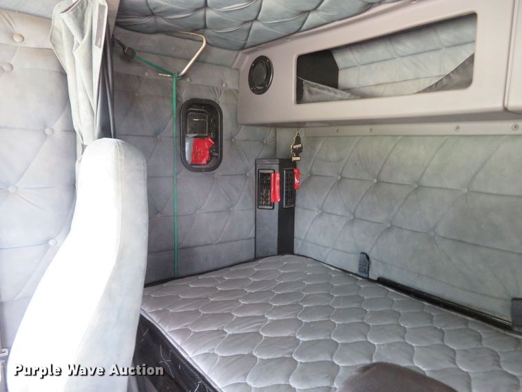 image for item FB9846 2004 Freightliner Classic 120  semi truck