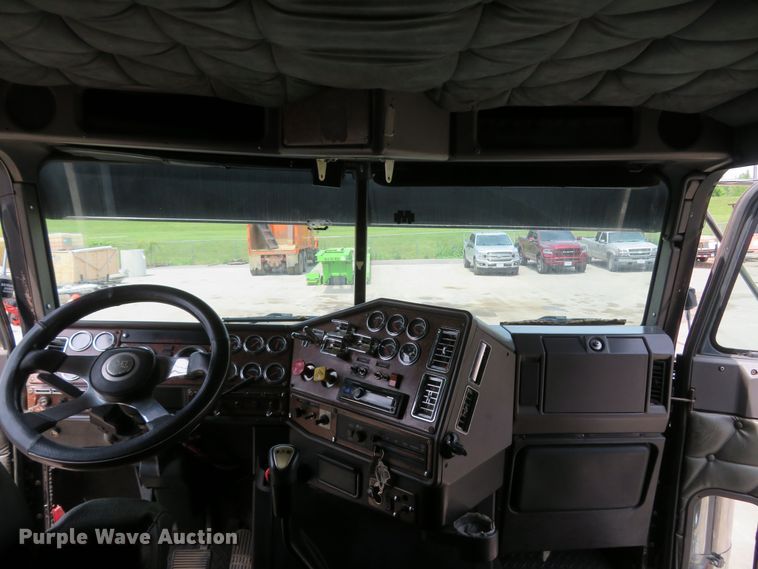 image for item FB9846 2004 Freightliner Classic 120  semi truck