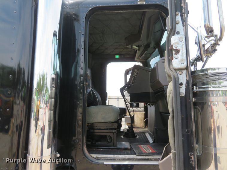 image for item FB9846 2004 Freightliner Classic 120  semi truck