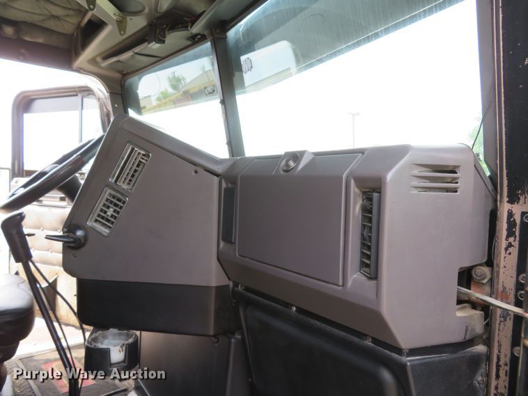 image for item FB9846 2004 Freightliner Classic 120  semi truck