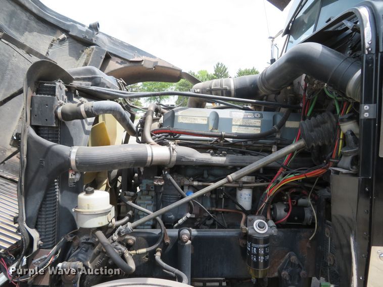 image for item FB9846 2004 Freightliner Classic 120  semi truck