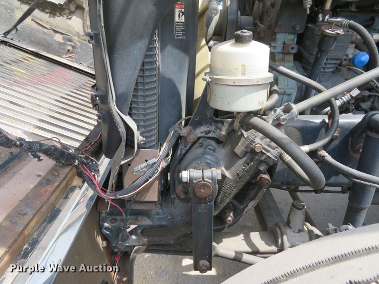 image for item FB9846 2004 Freightliner Classic 120  semi truck