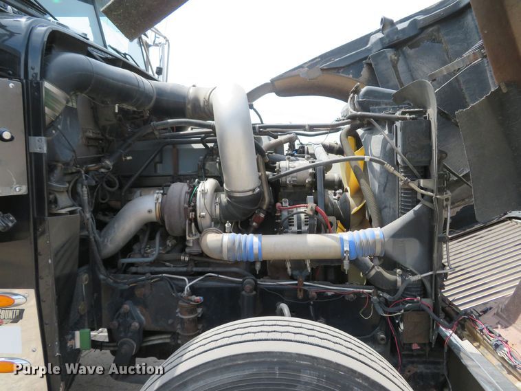 image for item FB9846 2004 Freightliner Classic 120  semi truck