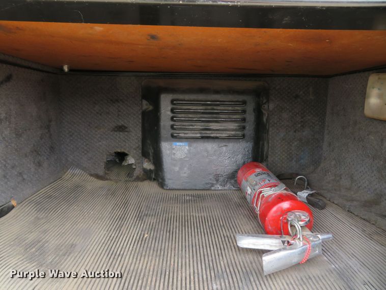 image for item FB9846 2004 Freightliner Classic 120  semi truck