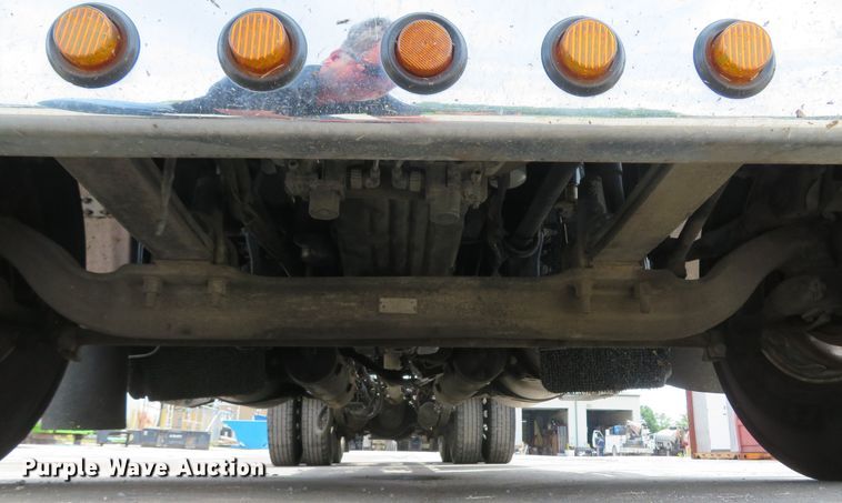 image for item FB9846 2004 Freightliner Classic 120  semi truck