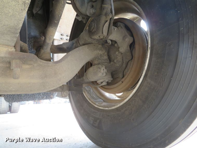 image for item FB9846 2004 Freightliner Classic 120  semi truck