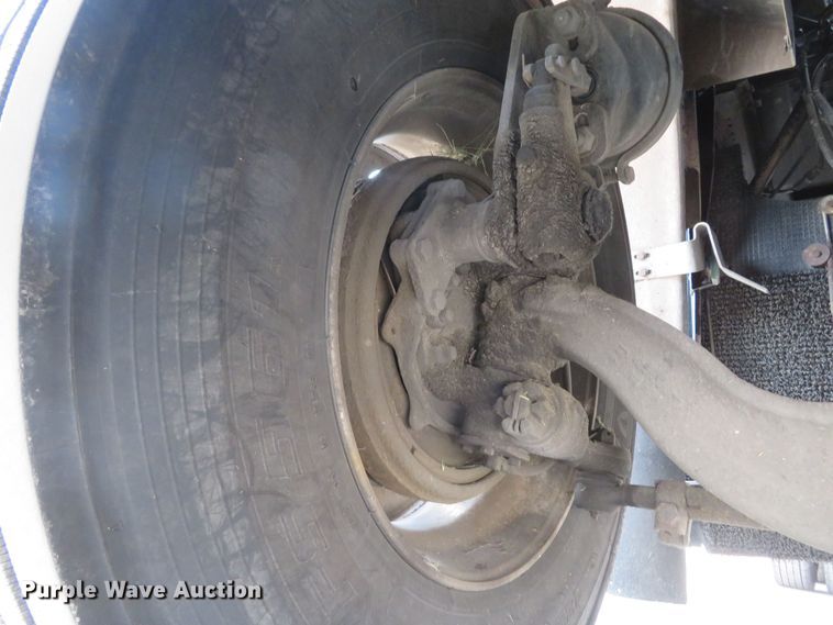 image for item FB9846 2004 Freightliner Classic 120  semi truck