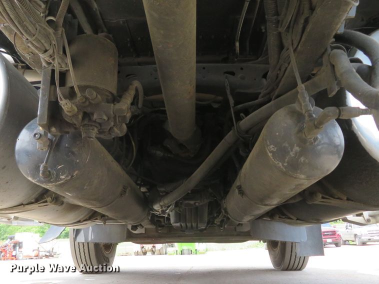 image for item FB9846 2004 Freightliner Classic 120  semi truck