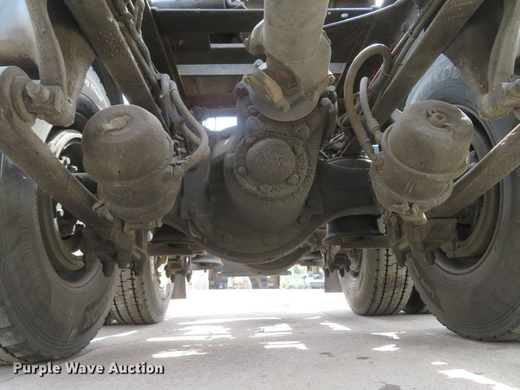 image for item FB9846 2004 Freightliner Classic 120  semi truck