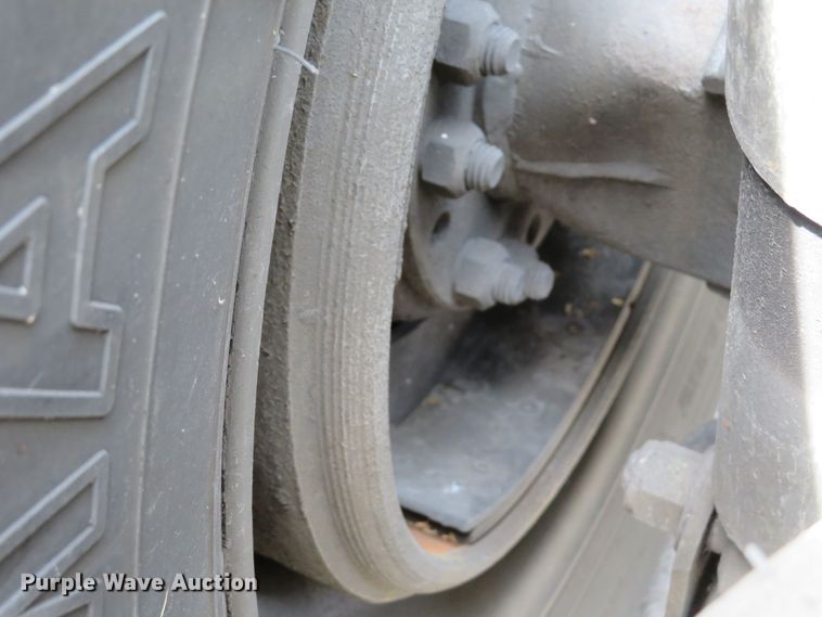 image for item FB9846 2004 Freightliner Classic 120  semi truck